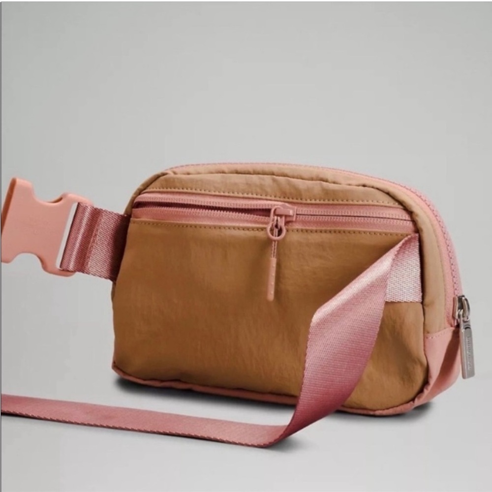 Lululemon Everywhere Belt Bag in Pink Clay/Pink Pastel - Picture 3 of 11